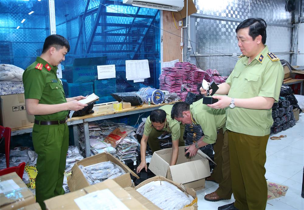 Triệt phá kho hàng giả, hàng nhái lớn nhất từ trước đến nay tại Ninh Bình